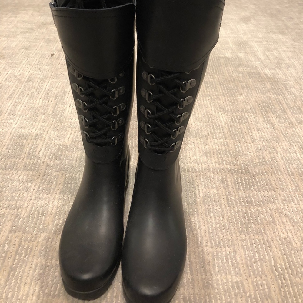 Super cute and rare UGG rain/snow boots